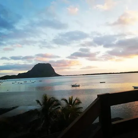 Oceanfront Le Morne Brabant View Apartamento